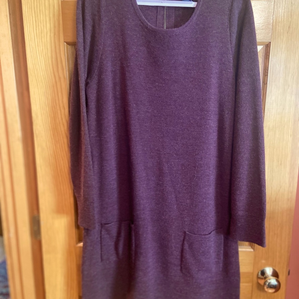 Adrienne Vittedini knit shift dress size XL. Maroon.